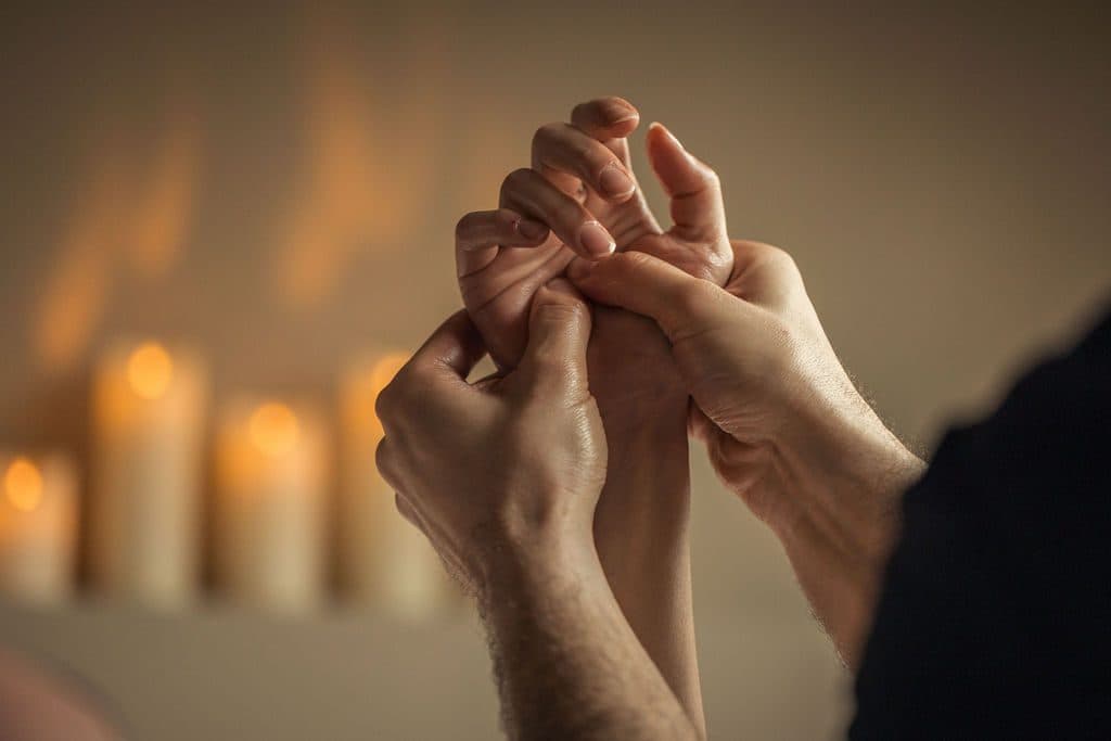 Le contact humain, un besoin essentiel - par Cindy Montambault