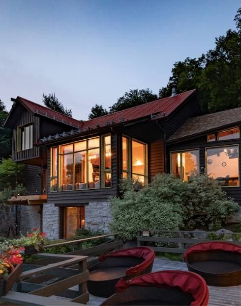 A massage is the perfect way to enjoy Scandinave Spa